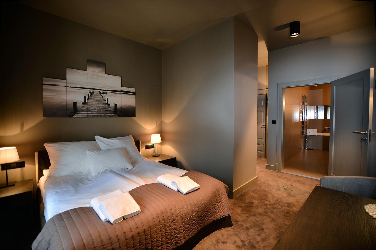 Hotel Biala Sala Szczawno-Zdroj Bagian luar foto